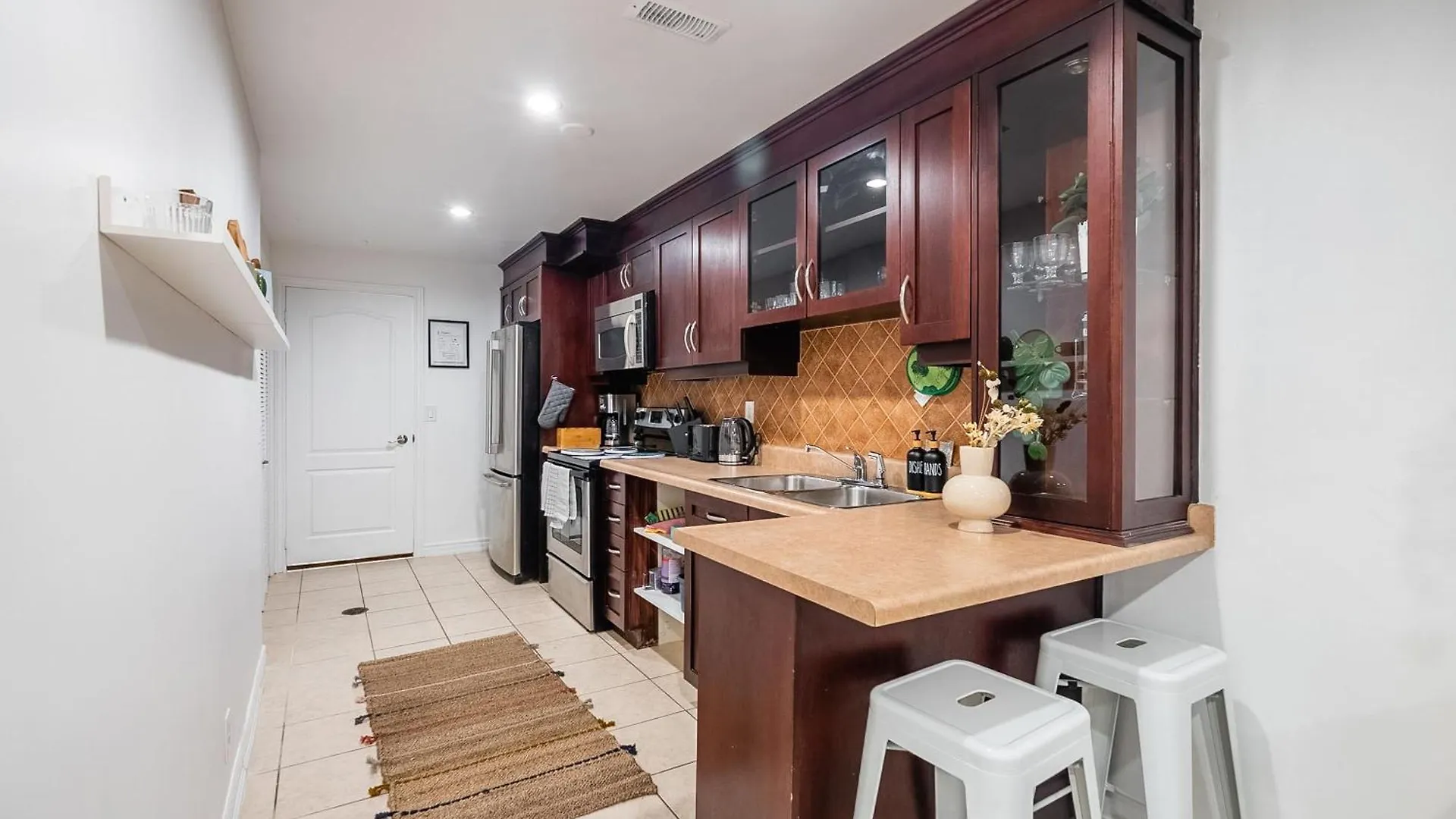 Daire Cozy Basement Apt With Private Patio! Toronto Kanada