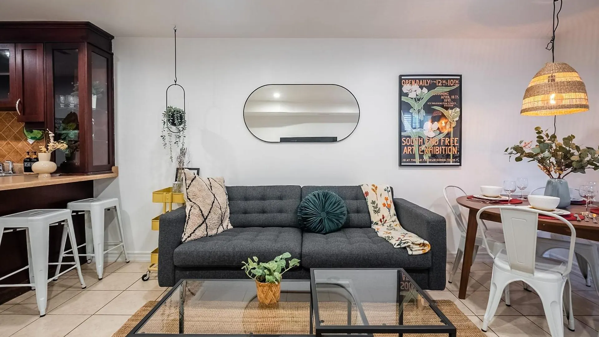 Cozy Basement Apt With Private Patio! Toronto Daire