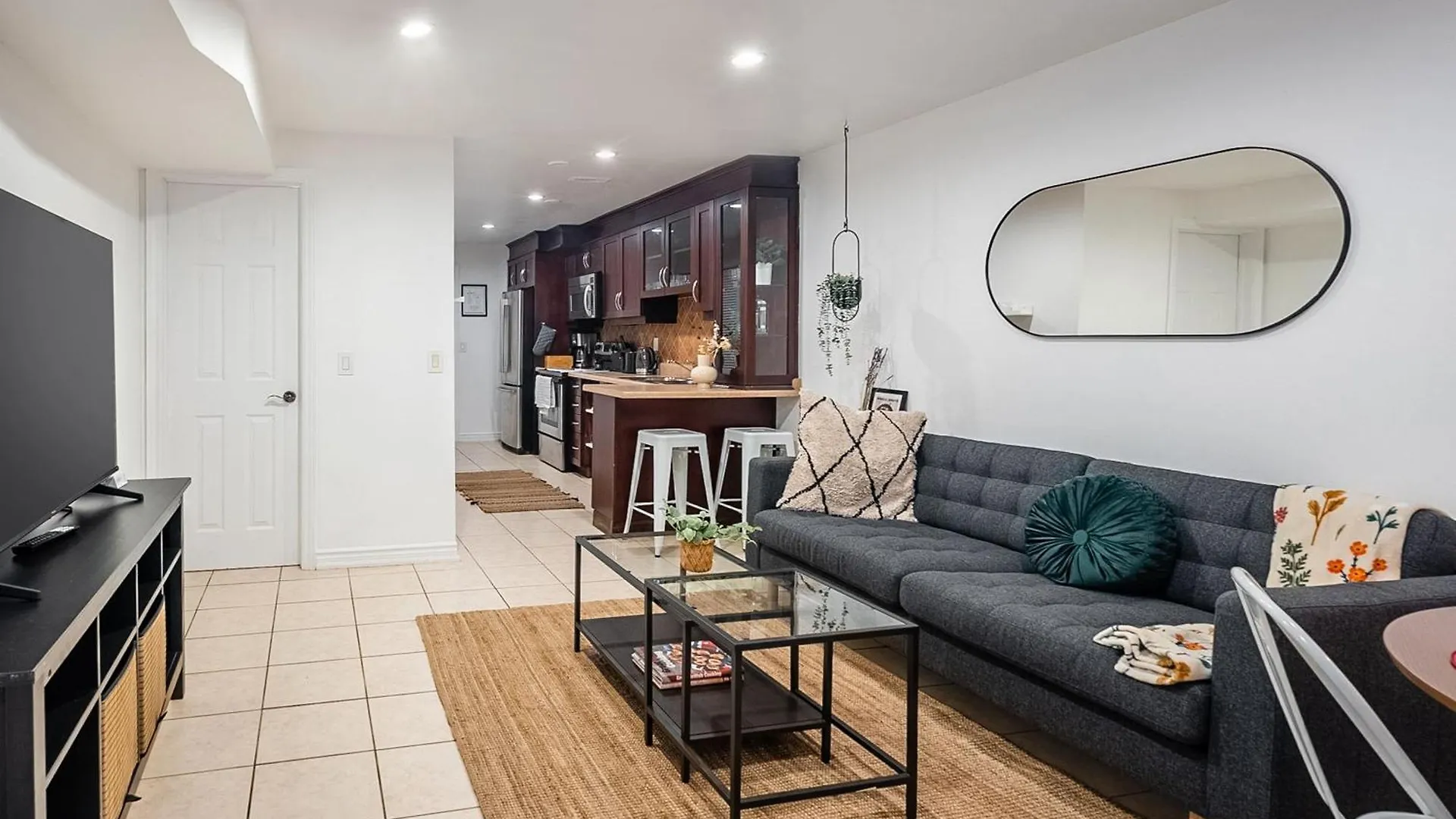 Daire Cozy Basement Apt With Private Patio! Toronto Kanada